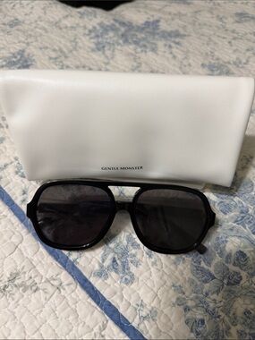GENTLE MONSTER Black Oversized Aviator Sunglasses